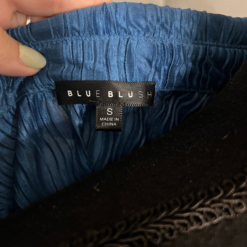 BLUE BLUSH Women's Cropped Drop Shoulder Plisse Button Down & Pant Co-ord Set - Picture 3 of 5